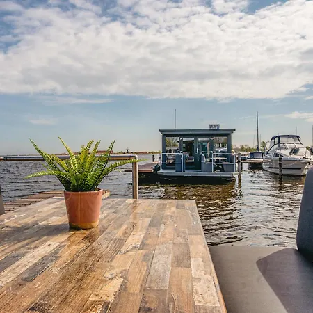 ספינת מלון Havenlodge 4*